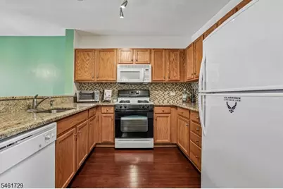 368 Rector St #419, Perth Amboy, NJ 08861 - Photo 15