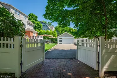 331 Grove St, Montclair, NJ 07042 - Photo 17