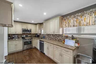 555 E Maple Ave, Woodbridge Township, NJ 07095 - Photo 13