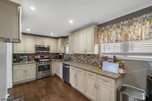 555 E Maple Ave, Woodbridge Township, NJ 07095 - Photo 13