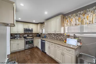555 E Maple Ave, Woodbridge Township, NJ 07095 - Photo 11
