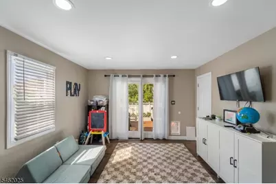 555 E Maple Ave, Woodbridge Township, NJ 07095 - Photo 15