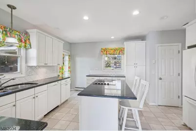 15 McGregor Ave, Mount Arlington, NJ 07856 - Photo 9