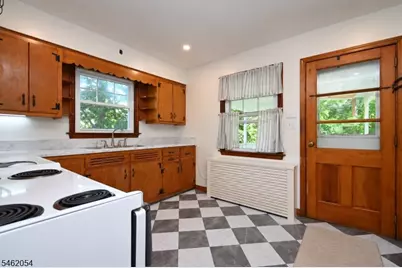 186 Macdonald Dr, Wayne, NJ 07470 - Photo 9