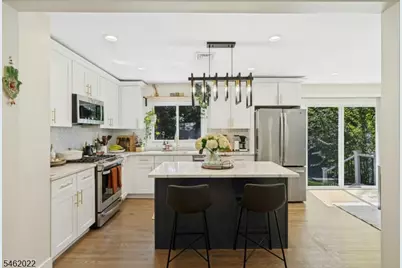 2 Tuers Pl, Montclair, NJ 07043 - Photo 7