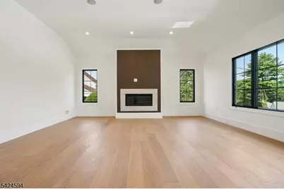 2 Heather Ln, Scotch Plains Township, NJ 07076 - Photo 5