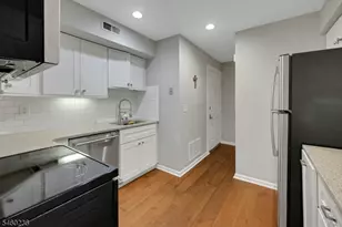 131 Countryside Dr, Bernards Township, NJ 07920 - Photo 13