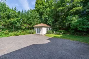 16 Llewellyn Rd, Montclair, NJ 07042 - Photo 21