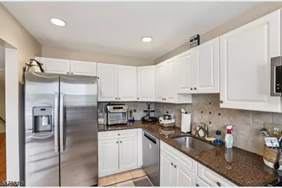 28 Castle Drive, Berkeley Heights Township, NJ 07922 - Photo 3