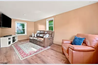 50 Heather Ln, Roselle, NJ 07203 - Photo 9