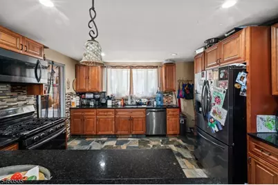 39 Richmond Ave, Paterson, NJ 07502 - Photo 9