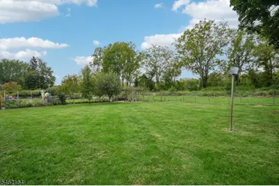 25 Lawrence Dr, Hackettstown, NJ 07840 - Photo 31