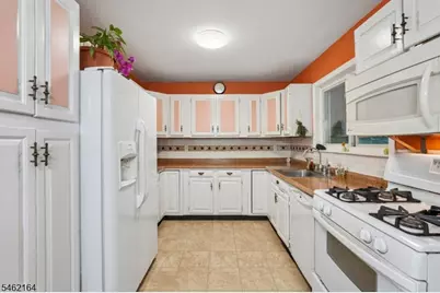 25 Lawrence Dr, Hackettstown, NJ 07840 - Photo 15