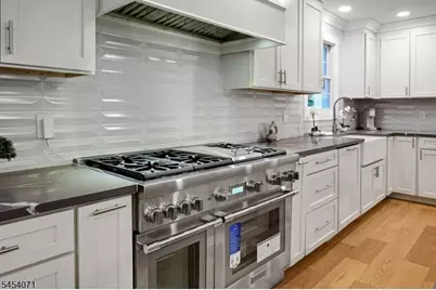 9 Crestview Ct, Montclair, NJ 07042 - Photo 15