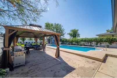 5 Sumutka Ct, Carteret, NJ 07008 - Photo 9