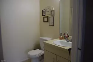 1104 Sage Ct, Mahwah Twp., NJ 07430 - Photo 9