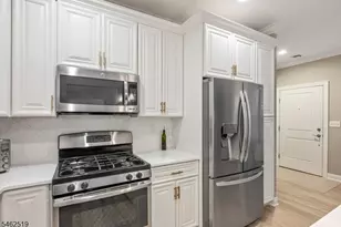 32 Dogwood Ln, Wanaque, NJ 07420 - Photo 11