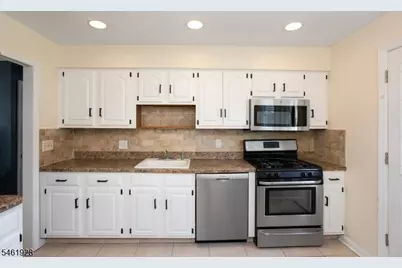102 Gold St, Green Brook Township, NJ 08812 - Photo 5