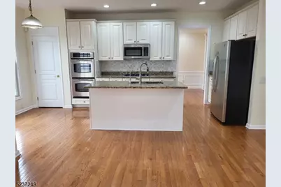 112 Independence Trl #112, Totowa, NJ 07512 - Photo 7