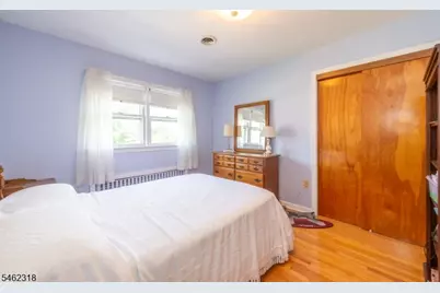 4 Sycamore Pl, Fairfield, NJ 07004 - Photo 17