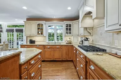 32 Stratford Dr, Livingston, NJ 07039 - Photo 7
