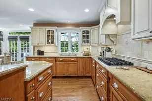 32 Stratford Dr, Livingston, NJ 07039 - Photo 7