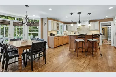 32 Stratford Dr, Livingston, NJ 07039 - Photo 5