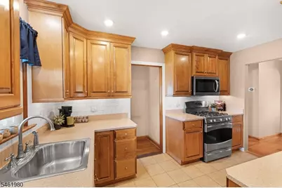 83 Eastern States Pkwy, Somerville, NJ 08876 - Photo 9