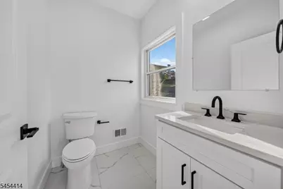 87 Echo Pl, Elmwood Park, NJ 07407 - Photo 7