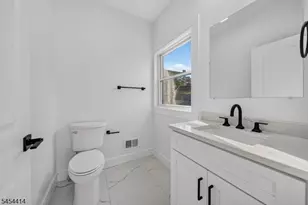 87 Echo Pl, Elmwood Park, NJ 07407 - Photo 7