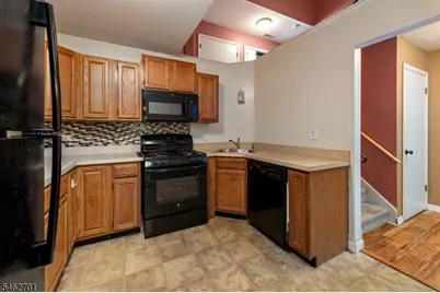 8E New Bedford Rd #E, West Milford, NJ 07480 - Photo 11