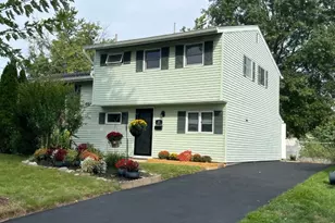 102 Avonridge Rd, Raritan, NJ 08869 - Photo 1