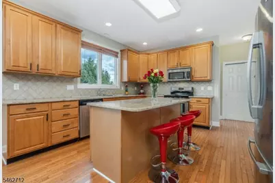 81 Crestview Dr, Clinton Township, NJ 08809 - Photo 11