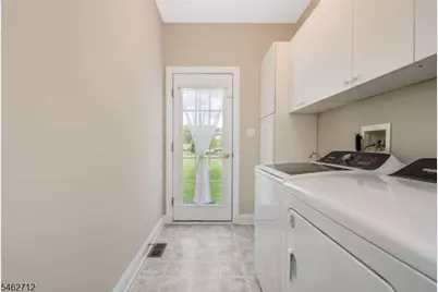 81 Crestview Dr, Clinton Township, NJ 08809 - Photo 17
