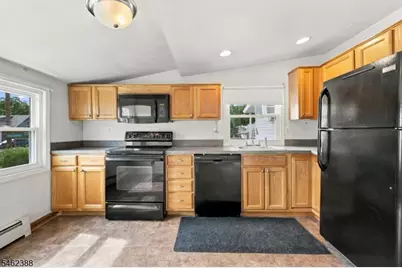 33 Schwarz Blvd, Jefferson Township, NJ 07849 - Photo 13