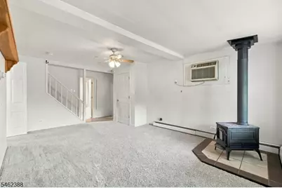 33 Schwarz Blvd, Jefferson Township, NJ 07849 - Photo 9