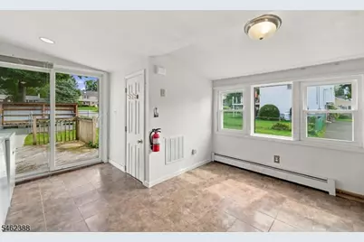 33 Schwarz Blvd, Jefferson Township, NJ 07849 - Photo 15