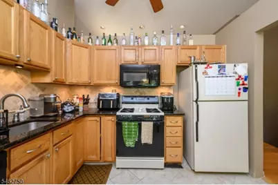 60 Waugh Ct, Bridgewater, NJ 08807 - Photo 5