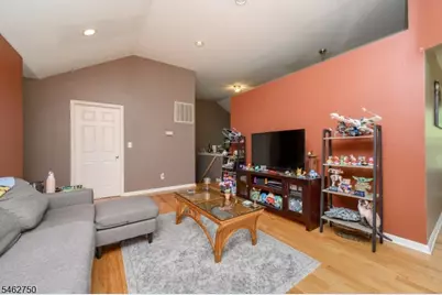 60 Waugh Ct, Bridgewater, NJ 08807 - Photo 9