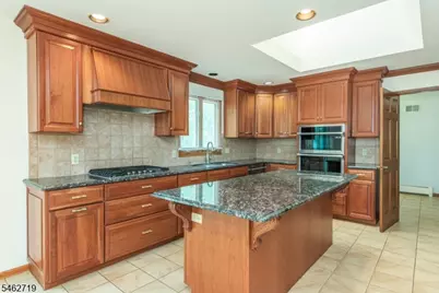 34 Silver Spring Ct, East Hanover Township, NJ 07936 - Photo 5