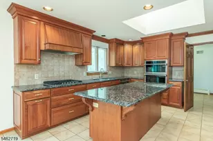 34 Silver Spring Ct, East Hanover Township, NJ 07936 - Photo 5
