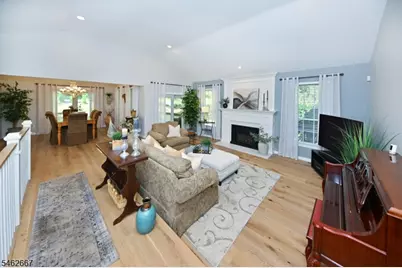 2 Pueblo Cir, Wayne, NJ 07470 - Photo 5