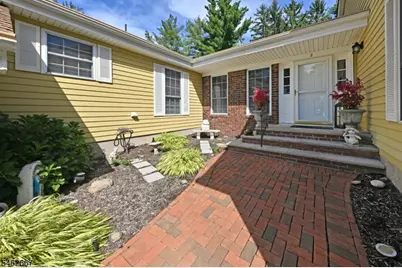 2 Pueblo Cir, Wayne, NJ 07470 - Photo 3