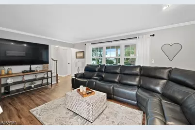 29 Oakley Ter, Nutley, NJ 07110 - Photo 7