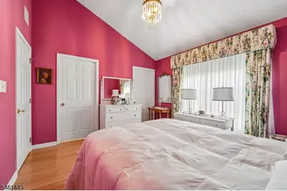 136 Cambridge Dr, Nutley, NJ 07110 - Photo 17