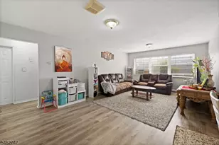 32 Woodedge Ave, Edison Twp., NJ 08817 - Photo 9