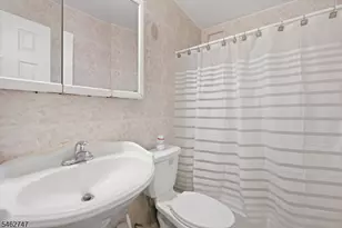 32 Woodedge Ave, Edison Twp., NJ 08817 - Photo 15