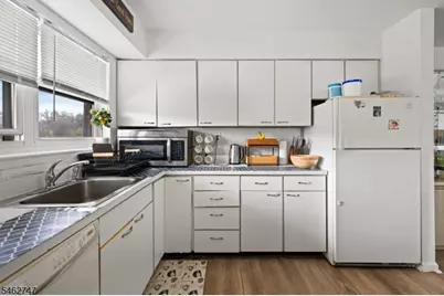 32 A-6 Woodedge Ave #6, Edison Twp., NJ 08817 - Photo 5