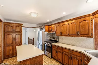 25 Corsi Rd, Bloomfield, NJ 07003 - Photo 9
