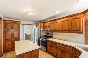 25 Corsi Rd, Bloomfield, NJ 07003 - Photo 9
